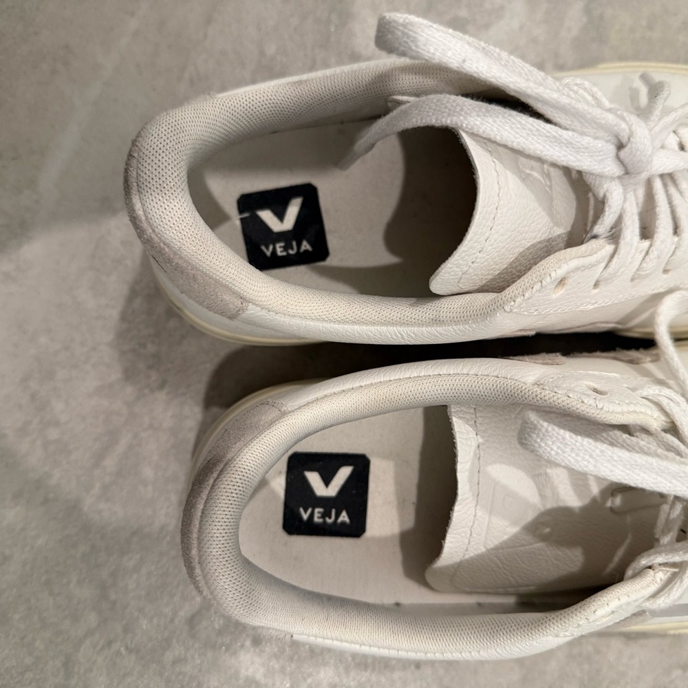 Veja Women's Campo Chrome Free Leather Extra White White/ Natural Suede Sneakers - Picture 6 of 7